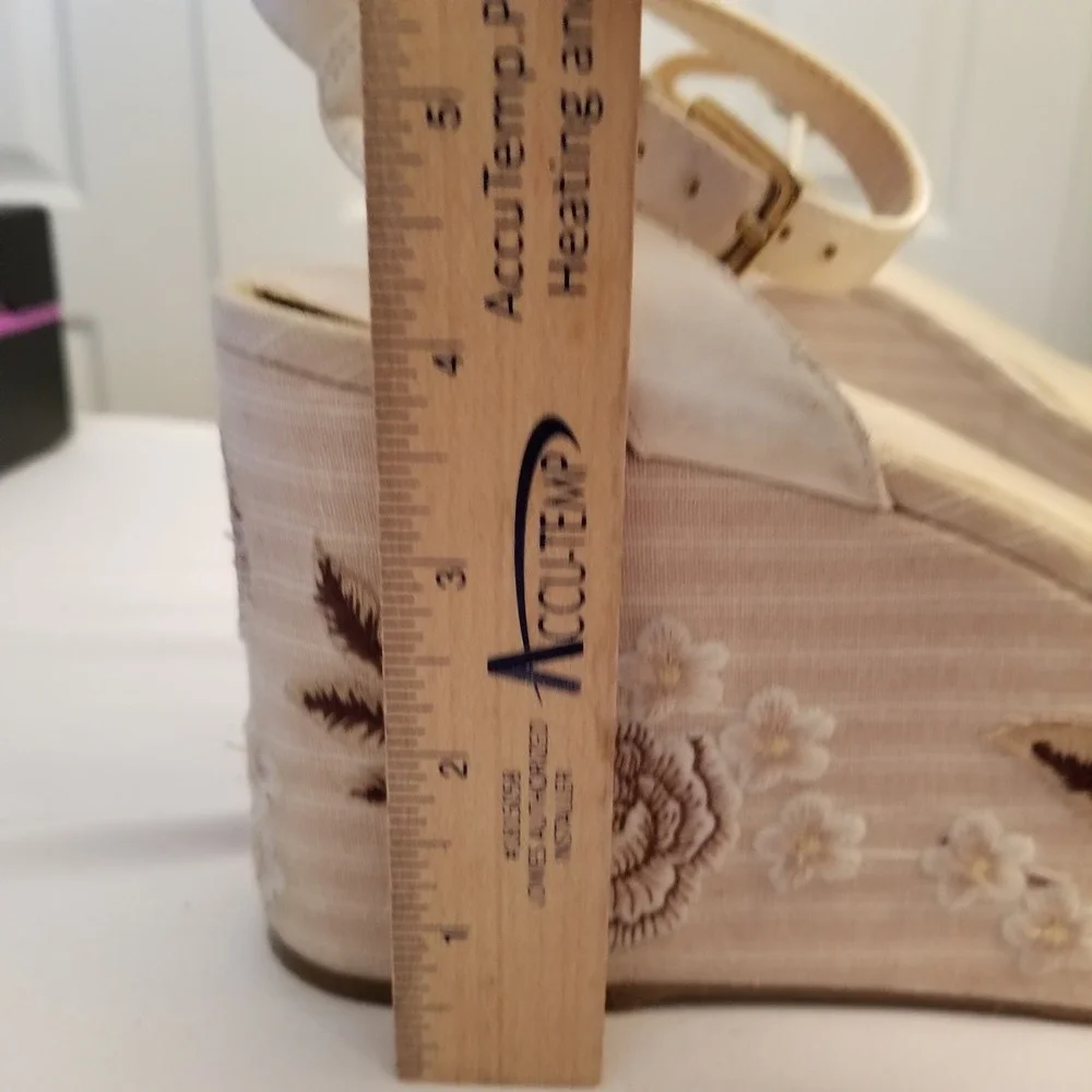 Nine West Floral Embroidered Platform Wedge Sandals Cream White Ankle Strap 9.5M